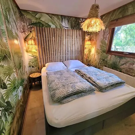 Welkom In De Jungle Oase! בקתה